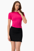 Playera básica recta rosa con cuello redondo y manga corta