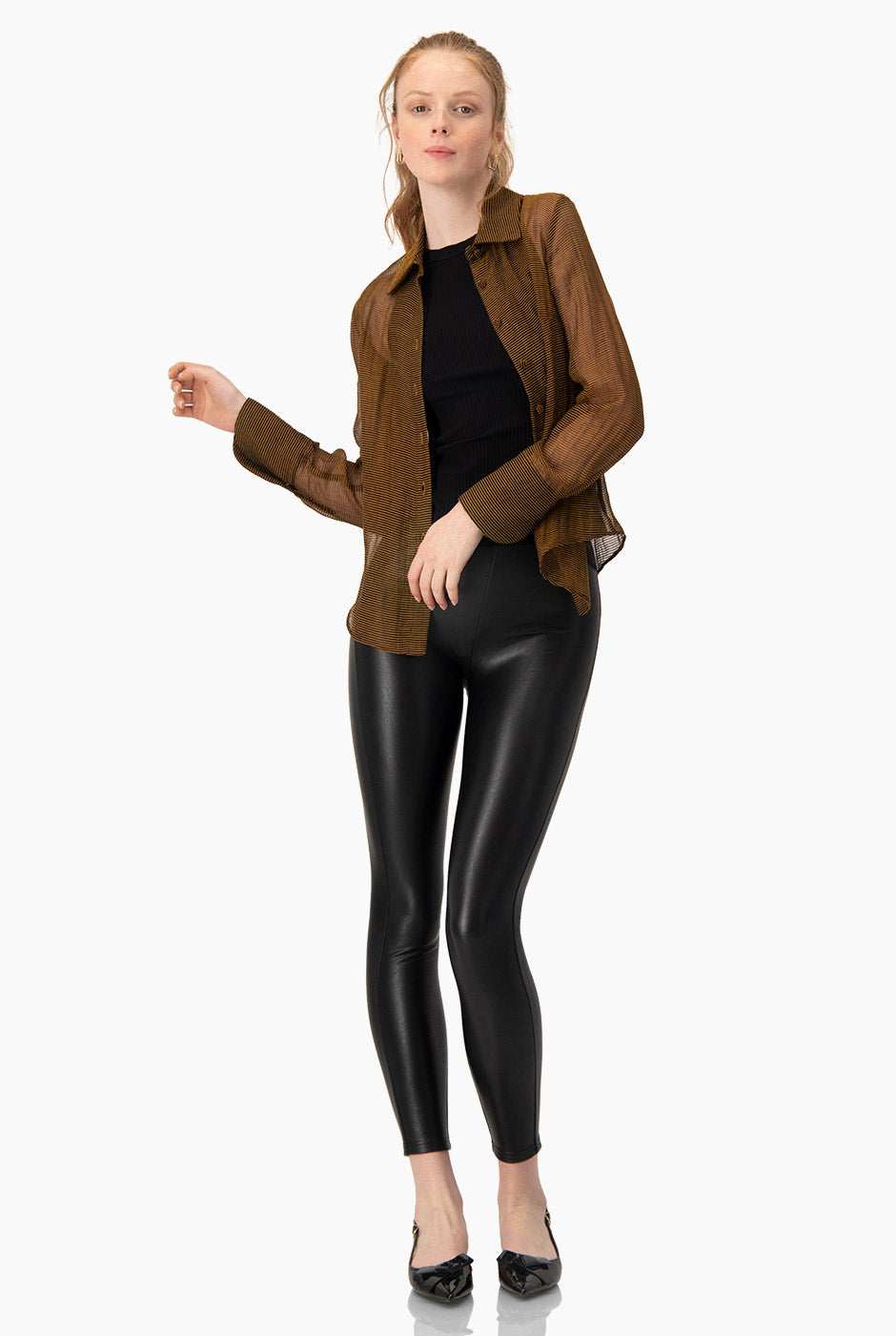 Legging negro de ecopiel elástico y entallado