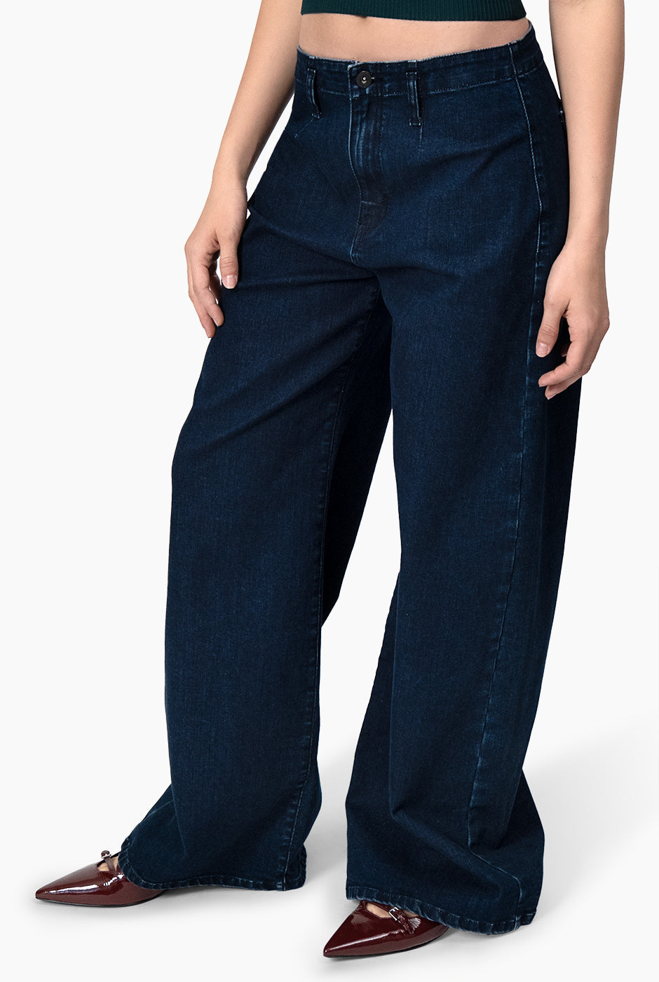 Jeans amplios azul marino con botón frontal y bolsillos traseros