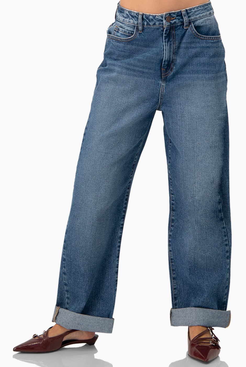 Jeans denim azul de pierna ancha con bolsillos y dobladillo
