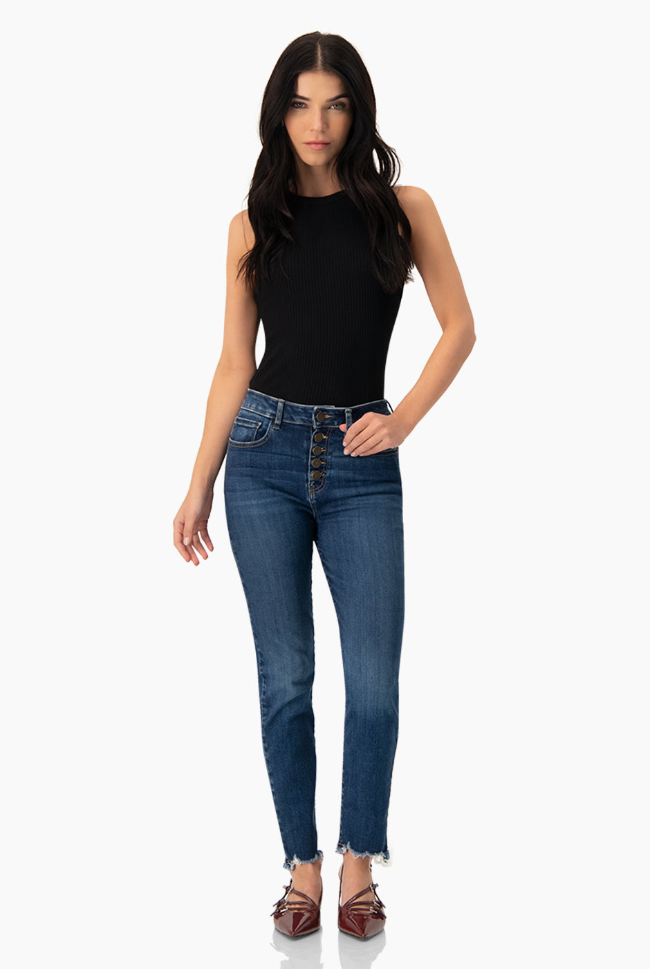 Jeans skinny azul con botones frontales y deshilachados
