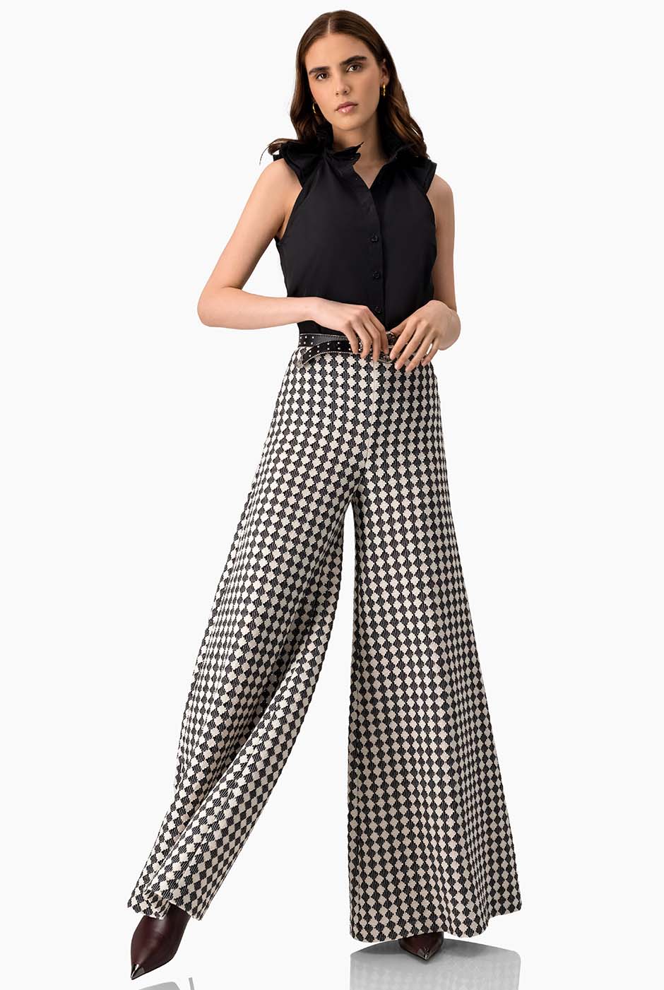 Pantalón tejido amplio en color natural con estampado geométrico