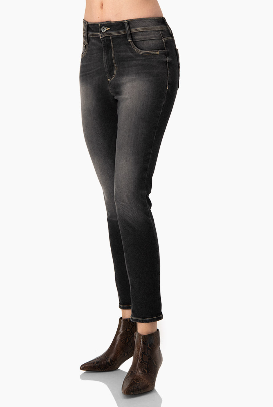 Jeans skinny negros con pinzas y bolsillos de Ivonne