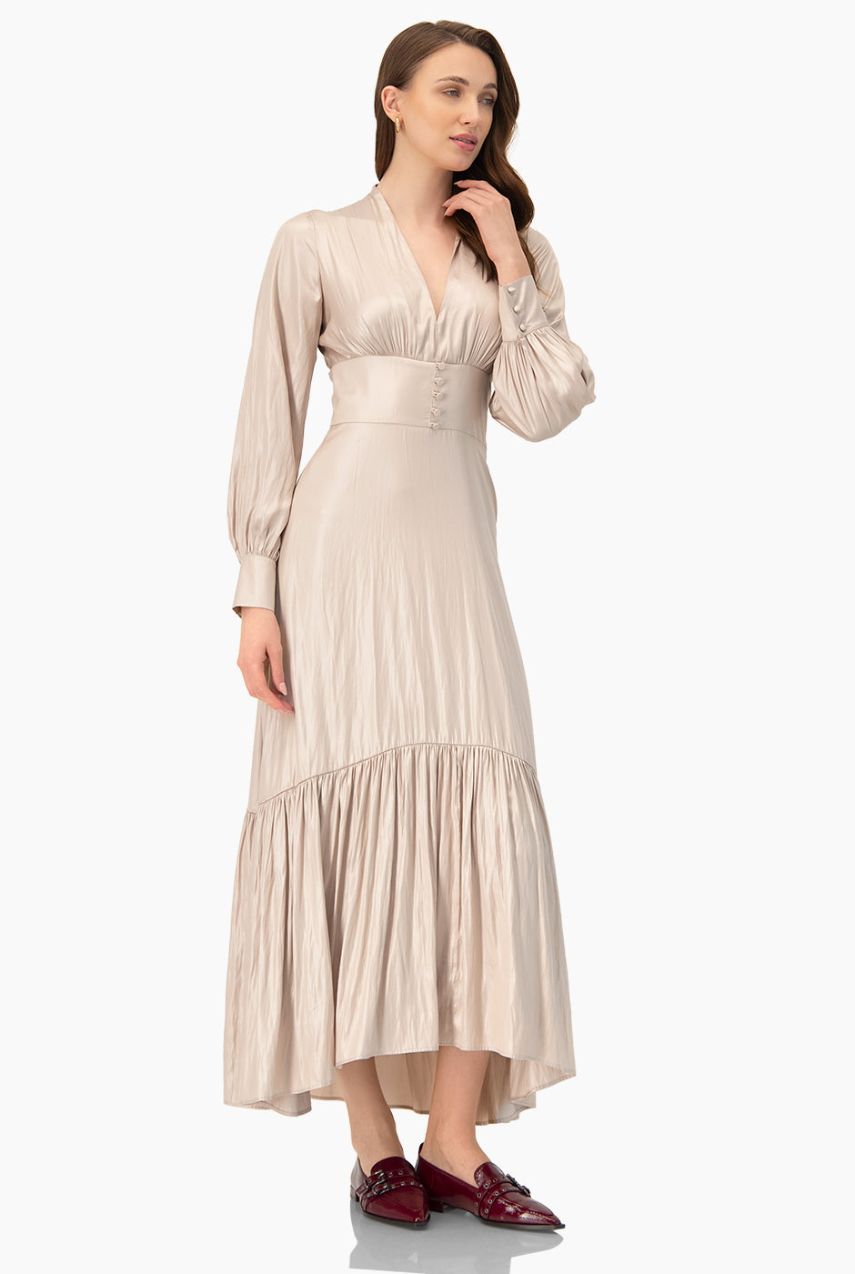 Vestido maxi natural, escote V y botones frontales