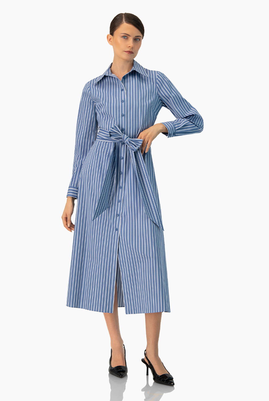 Vestido largo azul con rayas, manga larga y cinta en cintura